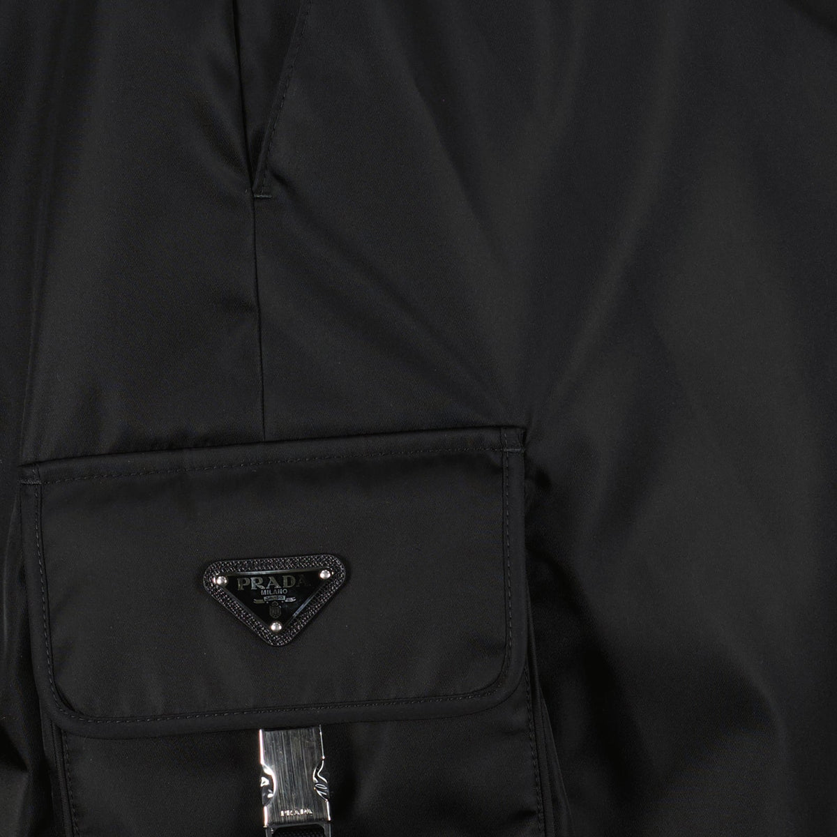 Short cargo in Re-Nylon