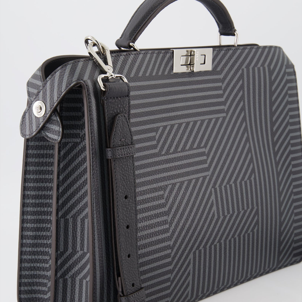Peekaboo ISeeU Bag